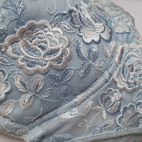 Light Blue & White Lace Push Up Bra Size F 85 - Picture 4 of 13